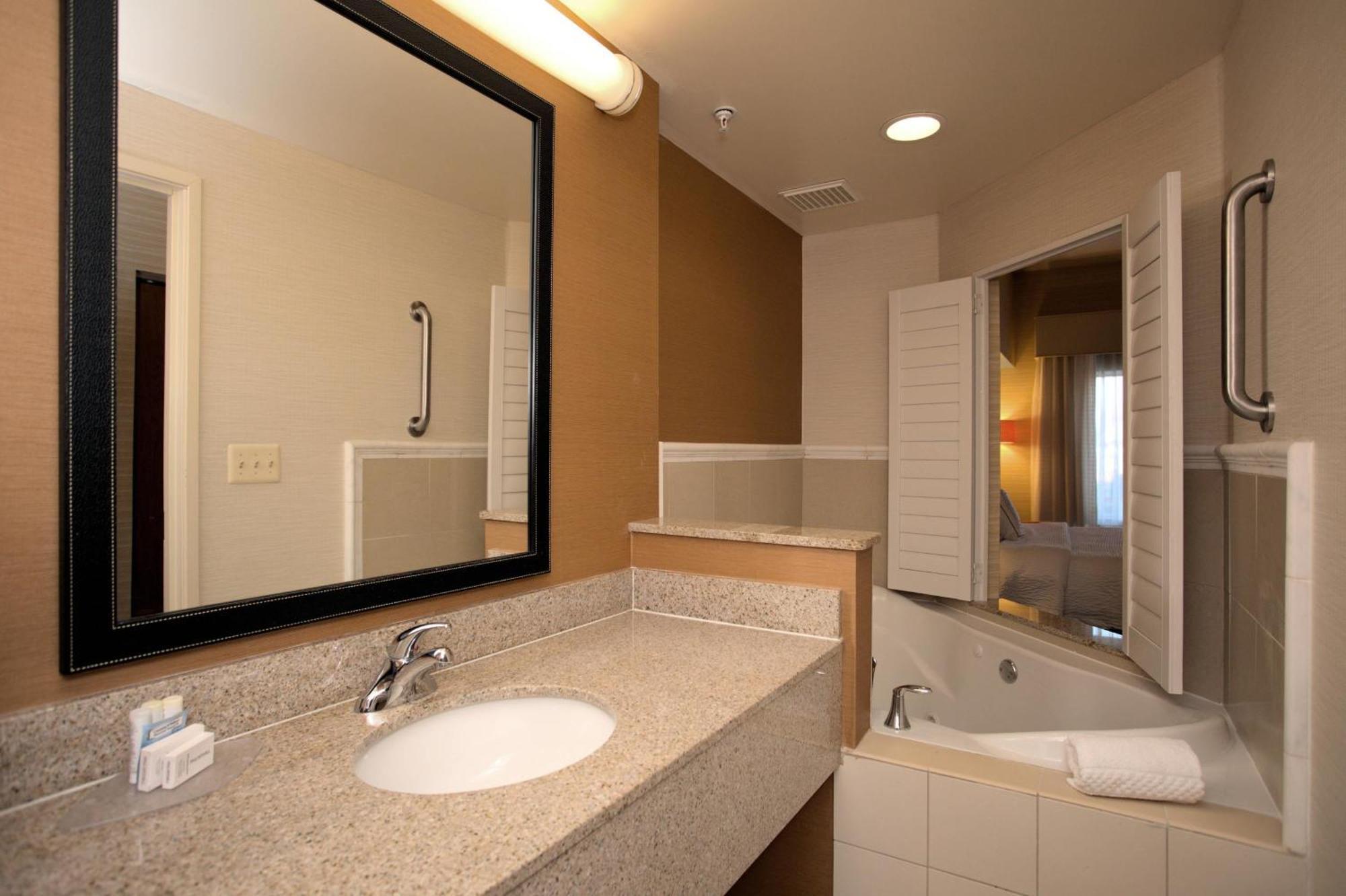 Fairfield Inn & Suites By Marriott Edison - South Plainfield Bagian luar foto